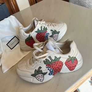 Authentic and gorgeous Gucci Rhyton size 37